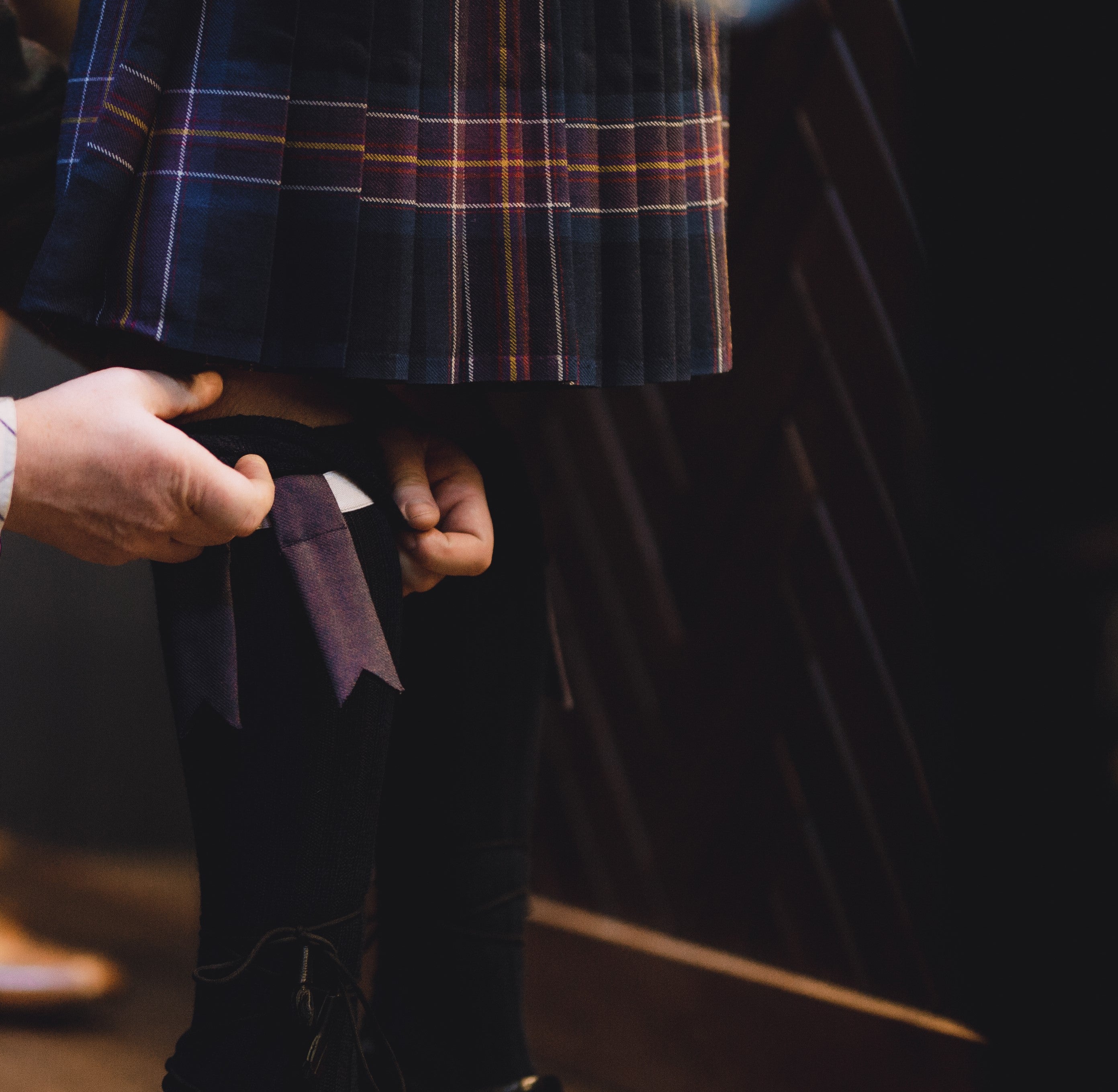 How to wear a Kilt How to wear Highlandwear How to tie ghillie